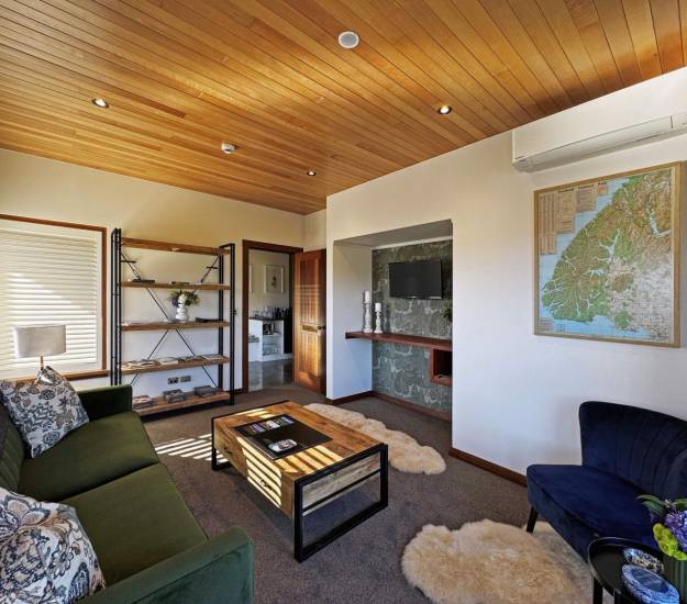 Living Room layout for the Deluxe Takatimu Suite | Cabot Lodge | Luxury Hotel Fiordland | Luxury Hotel Te Anau