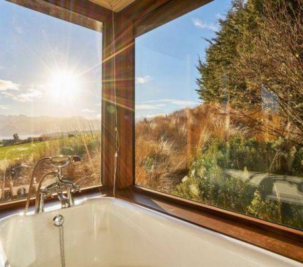 Premier Suite Bathtub | Cabot Lodge | Luxury Hotel Fiordland | Luxury Hotel Te Anau