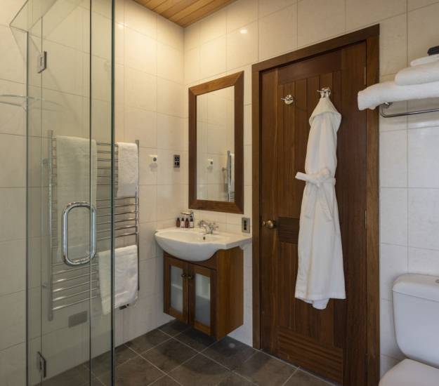 En Suite in the Deluxe Takatimu Suite | Cabot Lodge | Luxury Hotel Fiordland | Luxury Hotel Te Anau