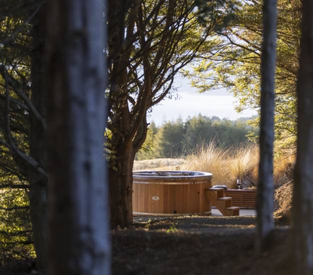 Spa | Outdoor hot tub | Mountain top hot tub| Cabot Lodge | Manapouri | Luxury Hotel Fiordland | Luxury Hotel Te Anau