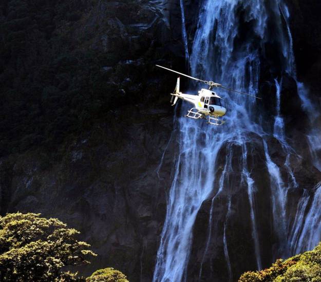 Helicopter| Scenic Flight | Fiordland National Park | Cabot Lodge | Te Anau