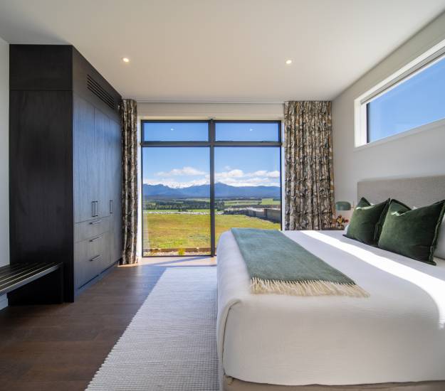 Cabot Lodge | Best Family Locations Te Anau | Hotels near Milford Sound | Hotels for Families | All-Inclusive | Local Farm Dining