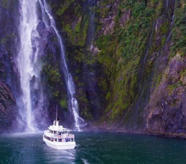Boat Cruise in Milford Sound | Fiordland | Cabot Lodge