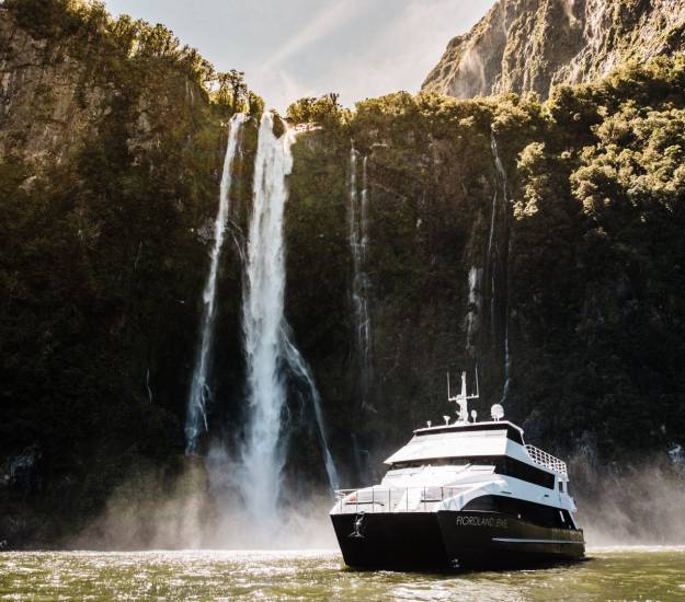 All-Inclusive Package | Hotel in Manapouri | Hotel near Stewart Island | Luxury Accommodation | Wildlife Cruise