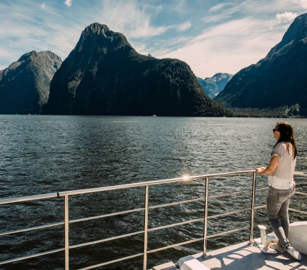 Fiordland National Park | Boat Cruise Package | All-Inclusive Hotel | Manapouri New Zealand | South Island