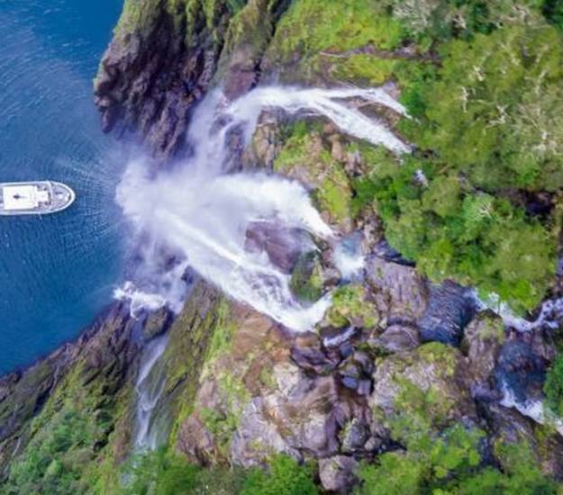 Waterfalls in Milford Sound | Fiordland | Cabot Lodge