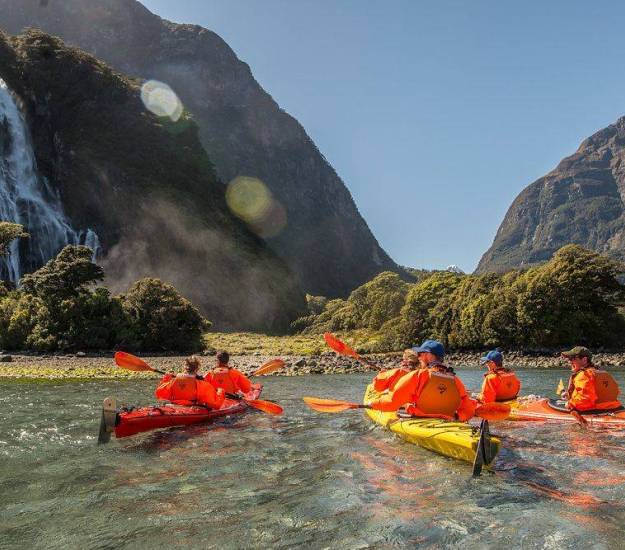 Group guided kayaking Doubtful Sound | Group guided kayaking Milford Sound | Guided tour Doubtful Sound | Cabot Lodge
